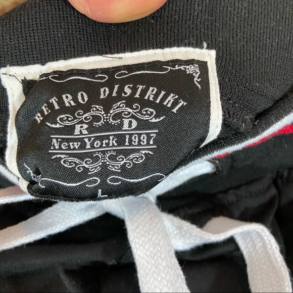 Men’s retro district shorts size large - Picture 2 of 5